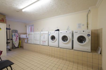 New Hall Lodge, Sutton Coldfield - Photo 3