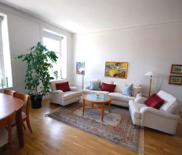 Elegant trea från sekelskiftet med generösa takhöjder, belägen på a... - Foto 4