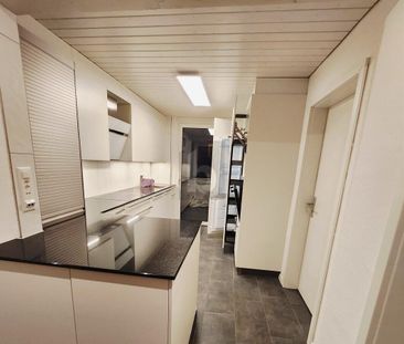 MODERN MIT GROSSEM GARTEN UND TERRASSE - Photo 1