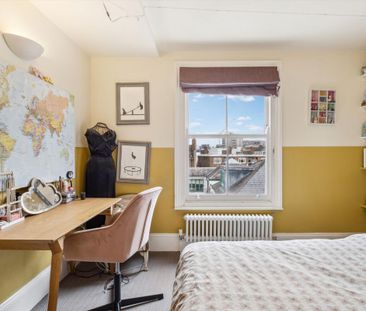 A stunning, bright, spacious and rarely available six bedroom famil... - Photo 4