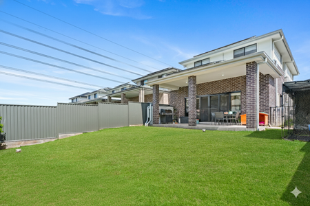 MODERN FAMILY HOME! - Photo 5