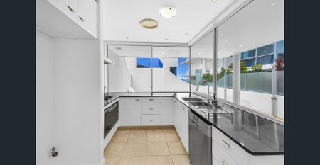 Beachside Villa with Ocean Views – Exclusive Eastern Albatross Avenue Position - Photo 5