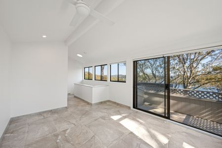 5 Bedroom Home with Pittwater views and Pool - Photo 4