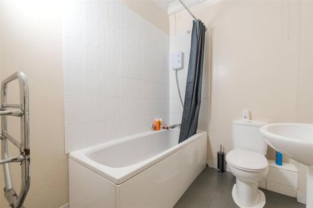 Property to rent - Photo 3