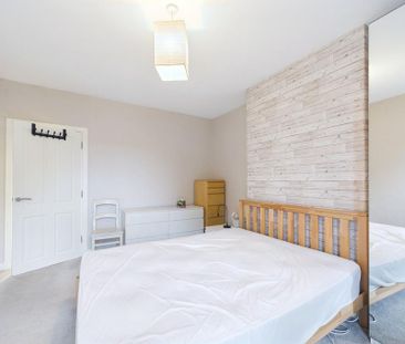 3 bedroom flat to rent - Photo 6
