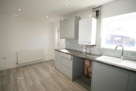 2 bedroom terraced house to rent - Photo 5