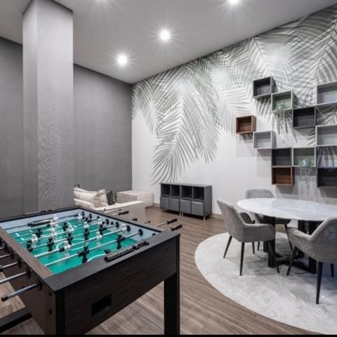 815 Av. Plymouth - Photo 1