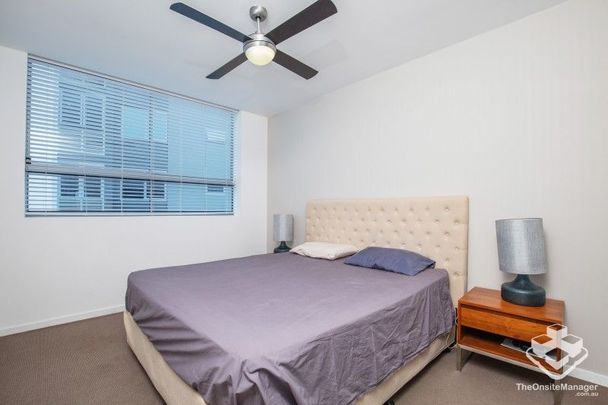 Exclusive 3-Bedroom Penthouse with Broadwater and Panorama Views - Photo 1