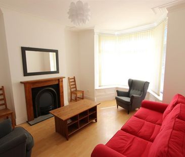 5 bedroom House To Let - Photo 6