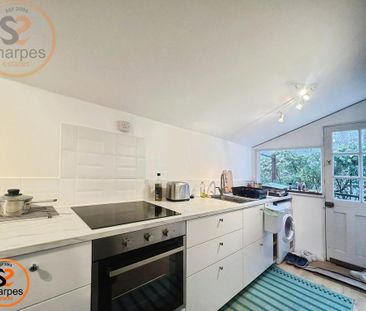 1 bedroom in a house share to rent - Photo 2