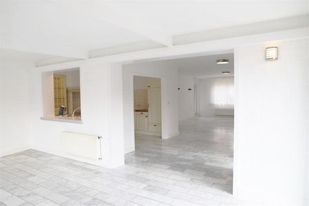 Ruim duplex appartement met groot terras in het centrum - Photo 2