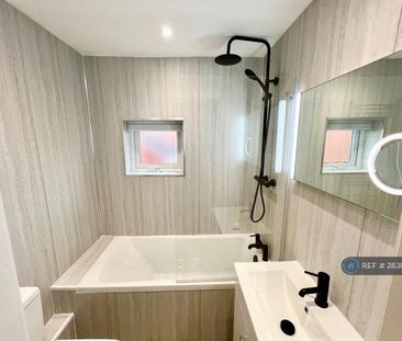 2 bedroom semi-detached house to rent - Photo 2