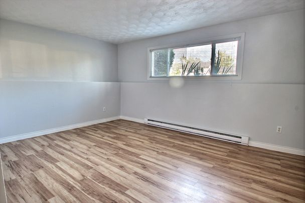 32 Meadowdale, Moncton, NB, E1G 1E1, Canada - Photo 1