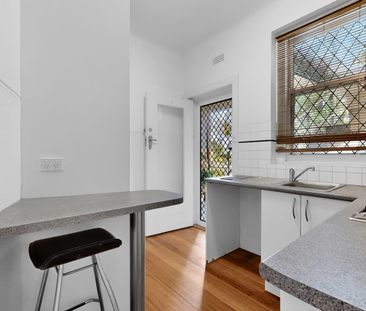 Striking Art Deco Apartment - Photo 2