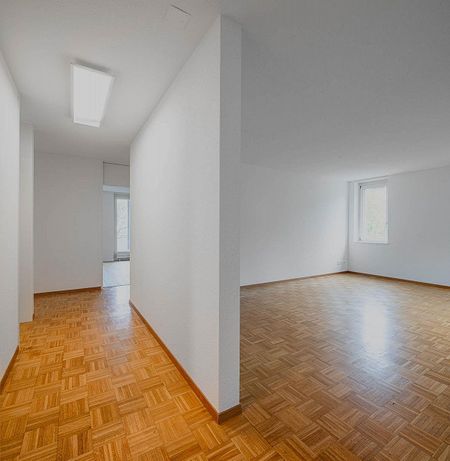 Helle 4.5-Zimmer-Wohnung mit Wintergarten im beliebten Breitequartier! - Foto 2