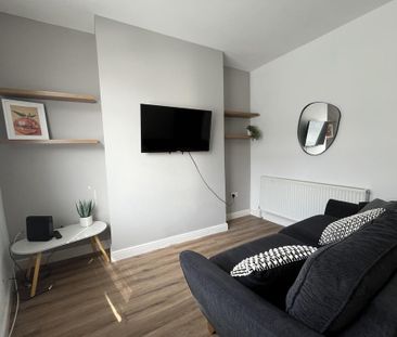2 bedroom terraced house to rent - Photo 2