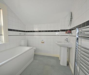 2 bedroom terraced house to rent - Photo 4