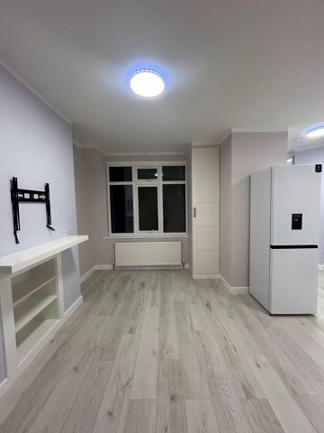 2 Bed Flat, Thornton Heath, CR7 - Photo 3