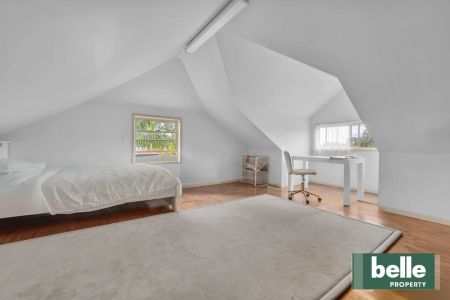 Spacious Townhouse in Prime Highgate Hill Location - Photo 5