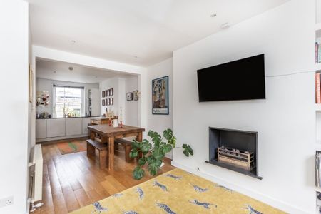 3 bedroom flat to rent - Photo 3