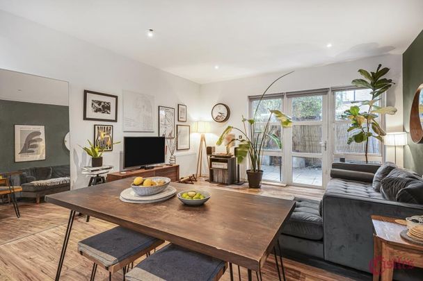 3 bedroom flat to rent - Photo 1