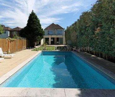 Penshurst Gardens, Edgware, HA8 - Photo 3