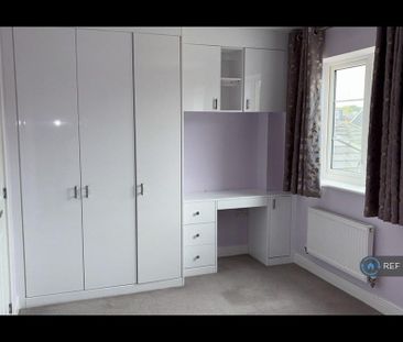 4 bedroom semi-detached house to rent - Photo 2