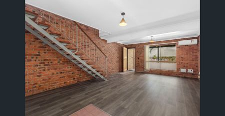 Spacious two level townhouse - Photo 3