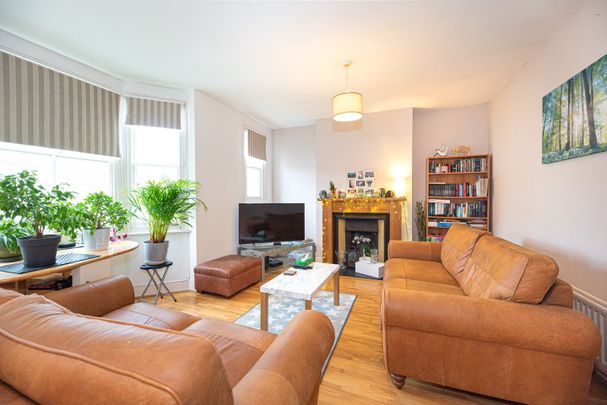 2 Bed Flat, Chestnut Road, SW20 - Photo 1