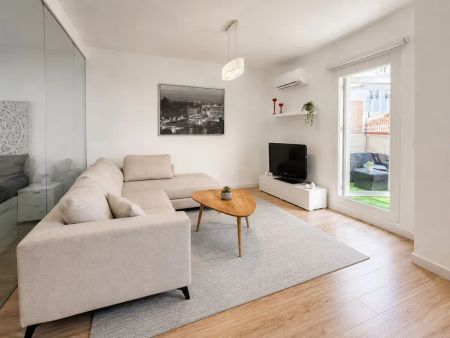Alquiler de estudio en Calle Reding - Photo 2