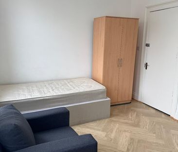 Studio Flat, Denmark Hill, SE5 - Photo 2