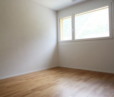 Moderne 4.5 Zimmer-Wohnung in Felsberg zu vermieten! - Photo 4