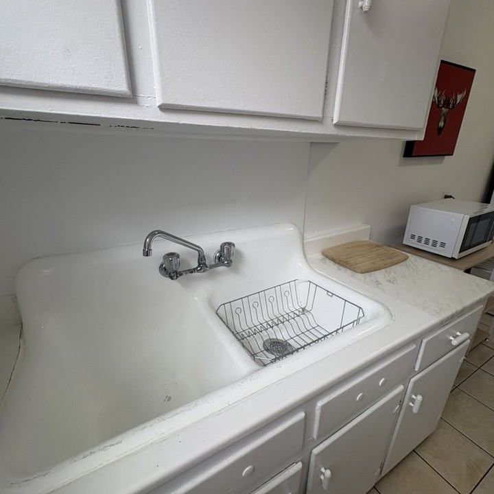 4810 Chemin Queen Mary apartment — Montréal, QC (1-Bedroom) - 1 Bedroom - Photo 1