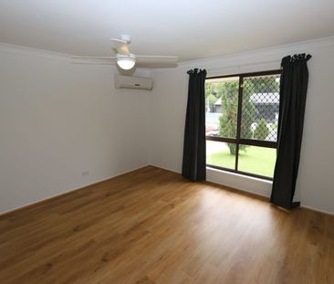 Spick & Span Ashmore Family Home! - Photo 4