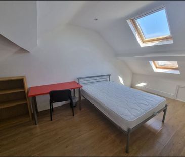 6 Bed Student Accommodation - Photo 6