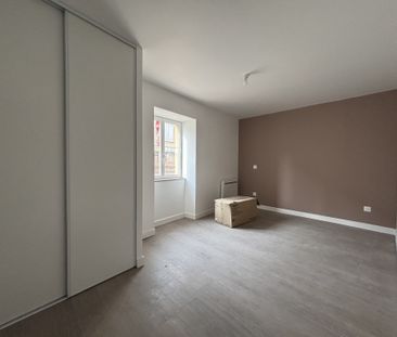 Location Appartement 2 pièces 51m² CHARLIEU 42190 - Photo 2