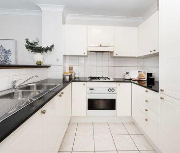STYLISH URBAN LIVING IN THE HEART OF KINGSFORD! - Photo 6