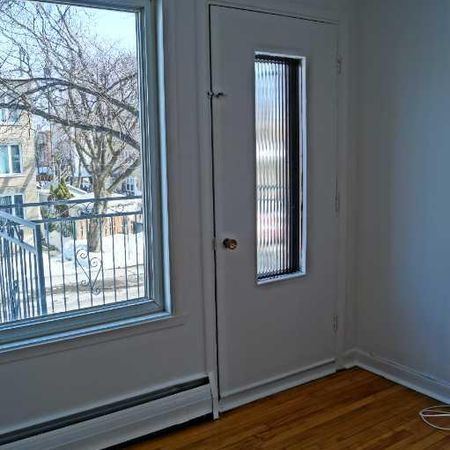 GRAND 4 1/2 dans Cité-Limoilou (avenue Duval). 2e étage. Très propre. - Photo 4