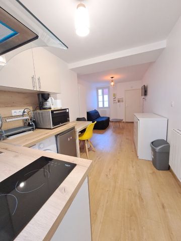 Studio meublé- Centre ville- Proche: Tram, BSB, commerces. - Photo 2