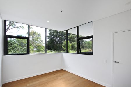 Spacious 1 Bedroom with Generous Sized Bedroom and Extra Large Parking! - Photo 4