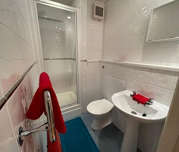 1 bedroom Flat / Apartment - Photo 3