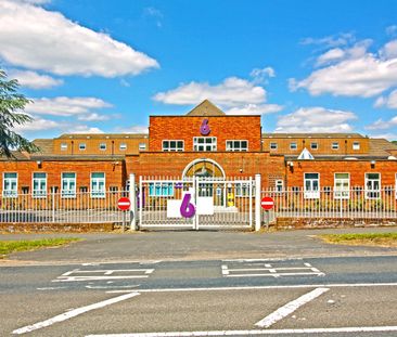 Kensington Place, Farnborough, Hampshire, GU14 - Photo 3