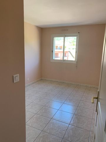 Location Appartement 3 pièces 98m² DRAGUIGNAN 83300 - Photo 2