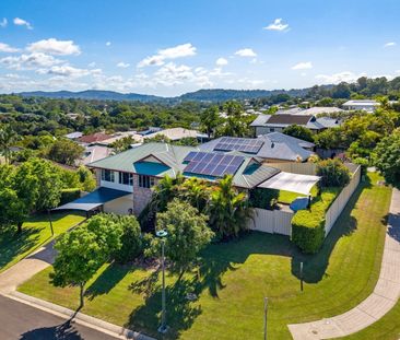 Modern Family Living in Elevated Burnside Position. - Photo 5