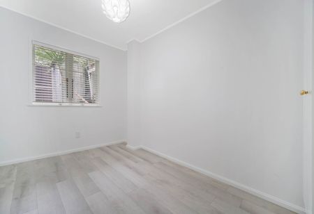 Stylish Parnell Townhouse in Double Grammar Zone – Prime Location! - Photo 4