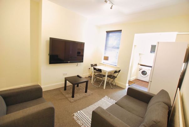 3 bedroom house share to rent - Photo 1