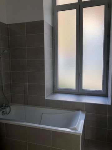 Location Appartement 2 pièces 46m² ST EGREVE 38120 - Photo 2