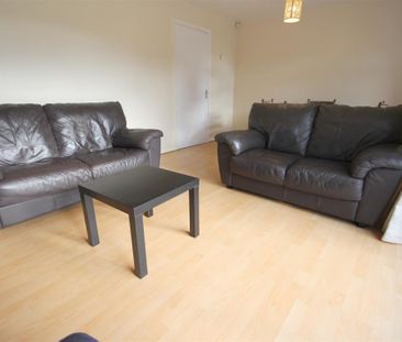 3 Bedroom House - Semi-Detached To Let - Photo 4