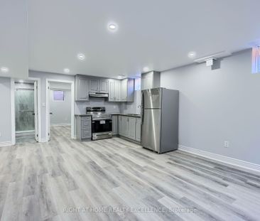 Detached Home For Lease | W8122792 - Photo 4