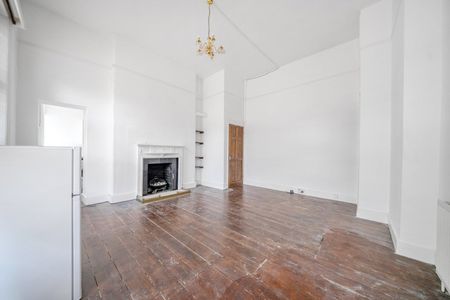 Somertrees Avenue, London, SE12 - Photo 3